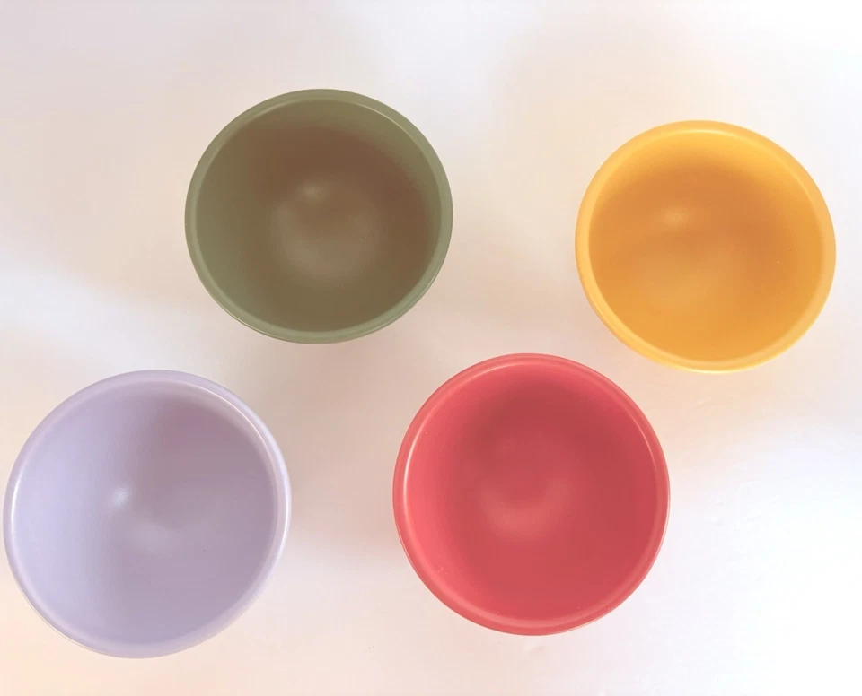 Conjunto de 4 tigelas de latte Anthropologie mini fosco multicolorido amarelo verde vermelho lavanda - Imagem 4 de 4