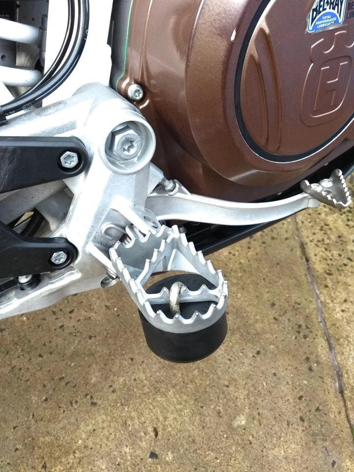 ZERO FX FXS 2014-2020 REPOSAPIÉS DESLIZADORES PROTECTOR CONTRA CHOQUES ESTRIBA NEGRA R6D5 Foto 2 de 2