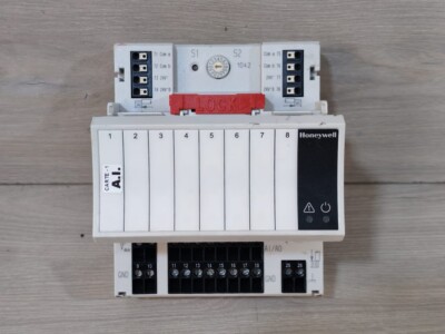 Honeywell XF821A Pluggable Panel Bus Analog Input Module with BASE XSU821-22