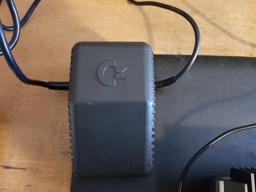 RARE VINTAGE COMMODORE PLUS 4 COMPUTER SYSTEM (MINT) - Picture 7 of 11