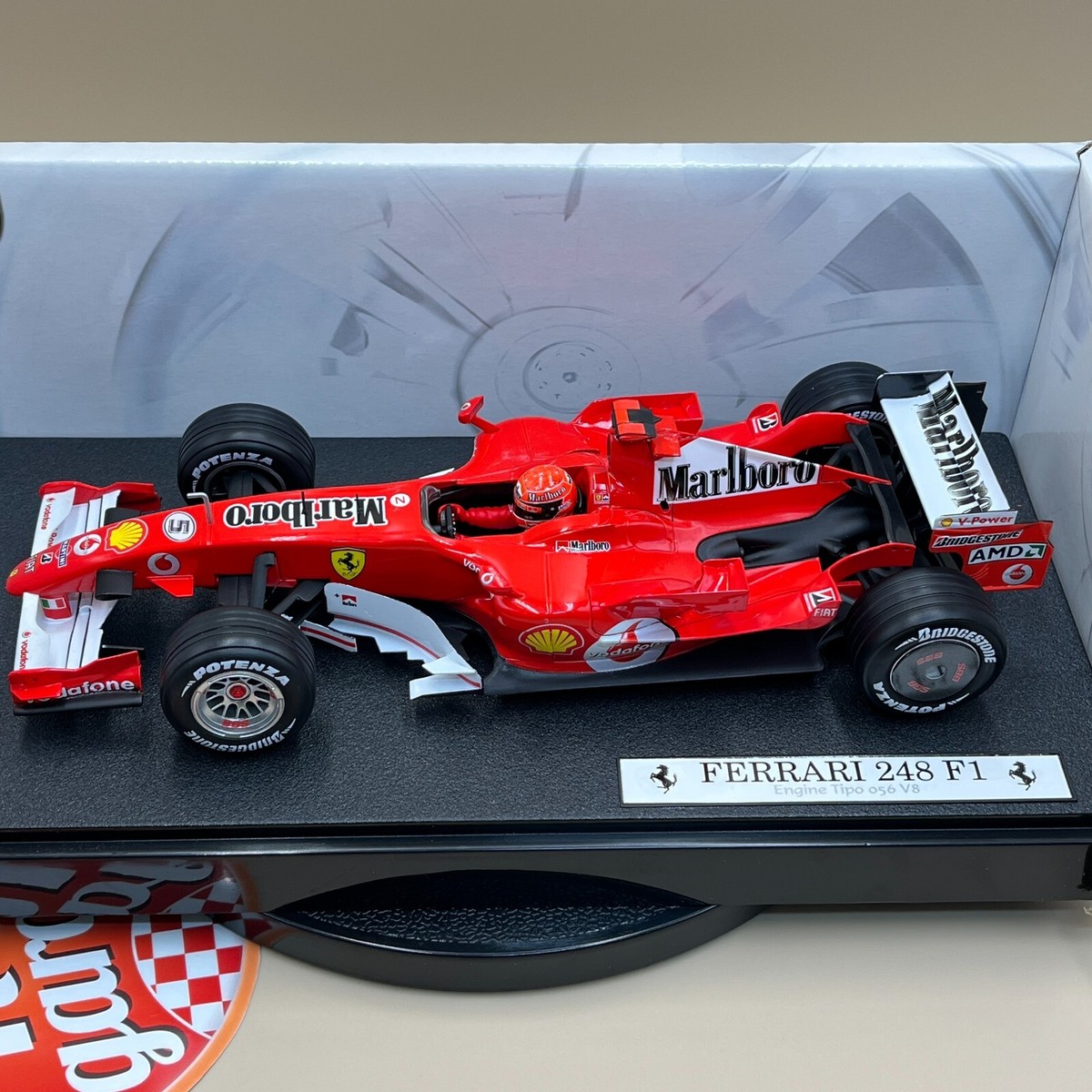 Hot Wheels Racing 1/18 Ferrari 248 F1 V8 Michael Schumacher