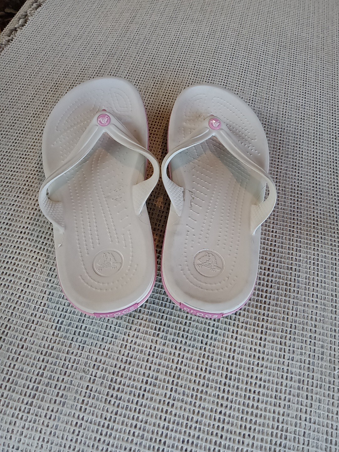 crocs flip flops womens 8-image