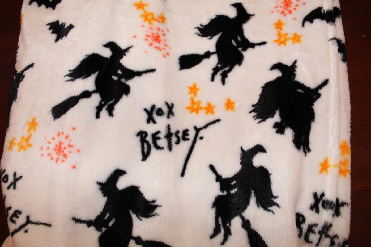 plush betsey johnson halloween throw blanket 50x60 nwt flying witches