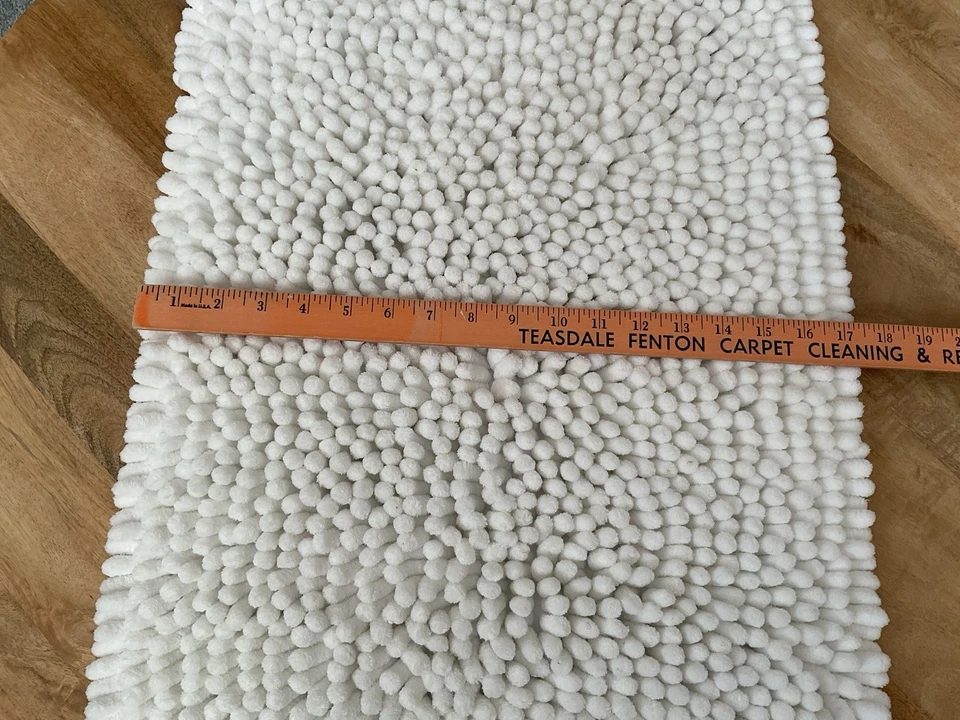 Small White Chenille Noodle Bath Rug  ~ 23.5”x 17.5”~ Soft - Image 4 of 4