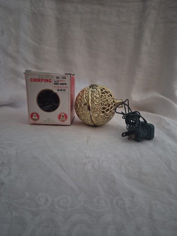 Vintage 1970s ELECTRONIC CHRISTMAS CHIRPING BIRD GOLD Filigree Ornament Works!!