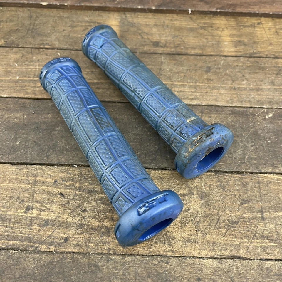 Vintage GT BMX Bike Grips Blue Old School BMX Handlebar Parts Dirty 80s 90s - Image 4 of 4