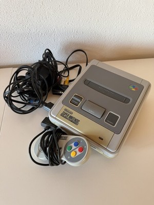 SNES - Super Nintendo Konsole mit Original Controller (gebrauchter Zustand)