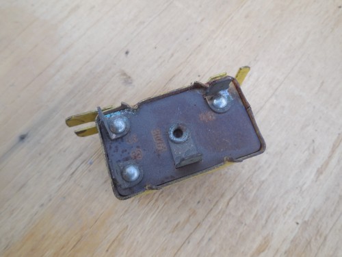 Porsche 911 / 912 Fog light relay #9 C # 105 - Picture 4 of 4