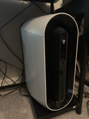Alienware - Aurora R12 Gaming PC 3070 ( MONITOR AND KEYBOARD INCLUDED)