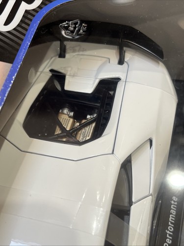 Maisto 1:18 Lamborghini Huracan Performante White Brand New In Box - Picture 7 of 7