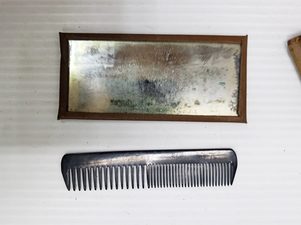 Antiguo estuche de cuero de recuerdo Coney Island para aseo con peine espejo lima de uñas Foto 3 de 4