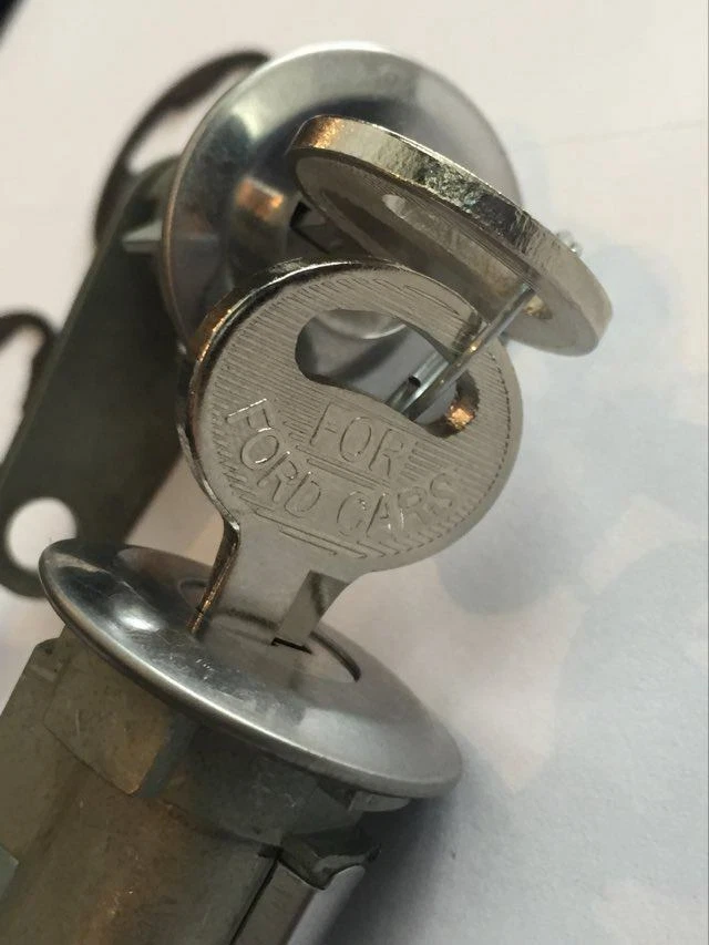 DOOR LOCK KEYED CYLINDER FOR 1979-1993 Ford Mustang 1980-1991 Ford Bronco  - Image 2 of 3