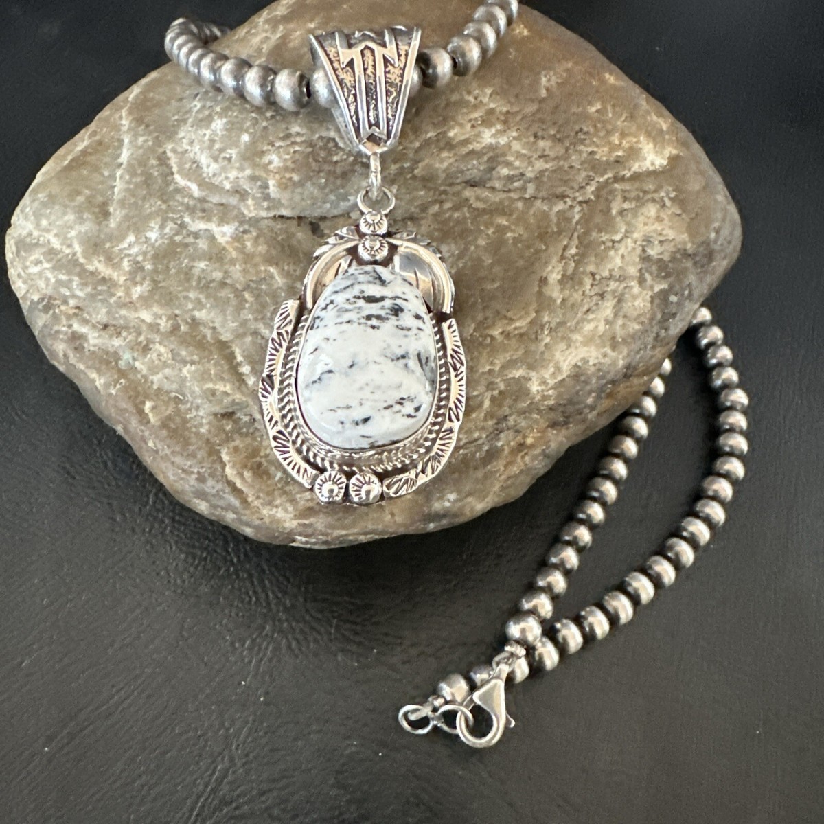 Navajo LTB 作　特大　ホワイトバッファロー　ネックレス　silver Navajo LTB 作 特大 ホワイトバッファロー ネックレス silver