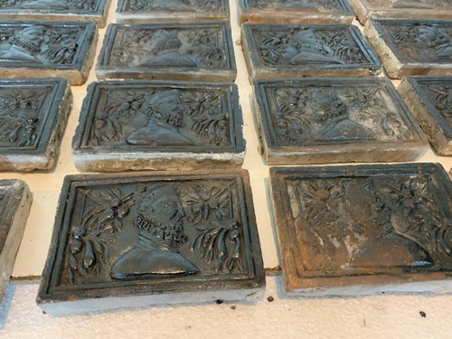 Carreau en terre cuite patinée Décor de buste de la renaissance XIX siècle - Imagen 5 de 10