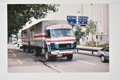Berna D330 LKW Truck Dreier AG Suhr Bern Basel Verkehrsschilder Foto 1990er