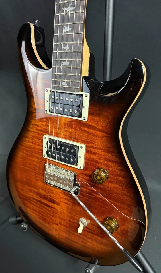PRS CE 24 Maple Top Chitarra Elettrica Black Gold Burst con Borsa Gig (393) - Immagine 4 di 4