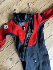 DUI Front Zip Neopren Trockentauchanzug CF200...