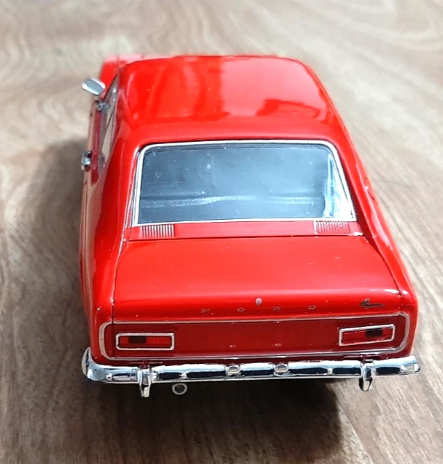 Ford Capri XLR 1600 GT 1969 Welly 1:24 rojo brillante nuevo con pegatinas coleccionables Foto 4 de 4