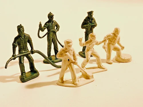 SALE! Vintage Marx Airport & Auto Service Station Figures original '60's 1 owner