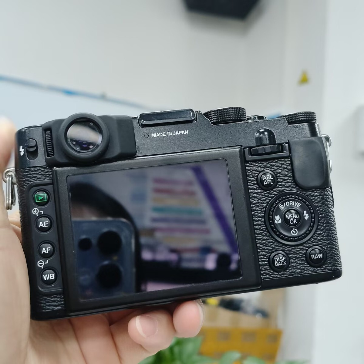 FUJIFILM X10 12MP Digital Camera with 12 Megapixel Optical Zoom