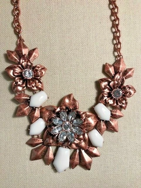 Collar Floral Cobre Premier Designs Joyería Bien Gastada 16" - 26.5" + 4" Foto 3 de 4