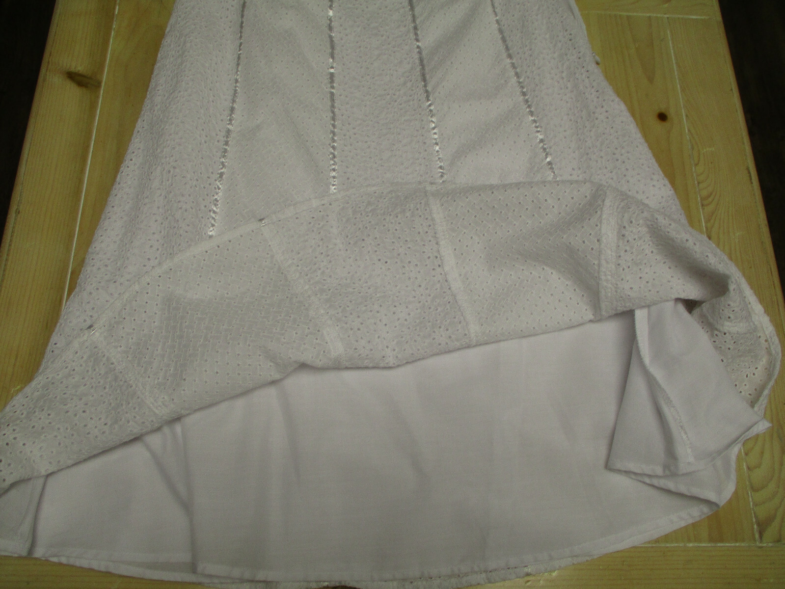 AUTOGRAPH New York, white eyelet skirt, sz. 8,100… - image 4