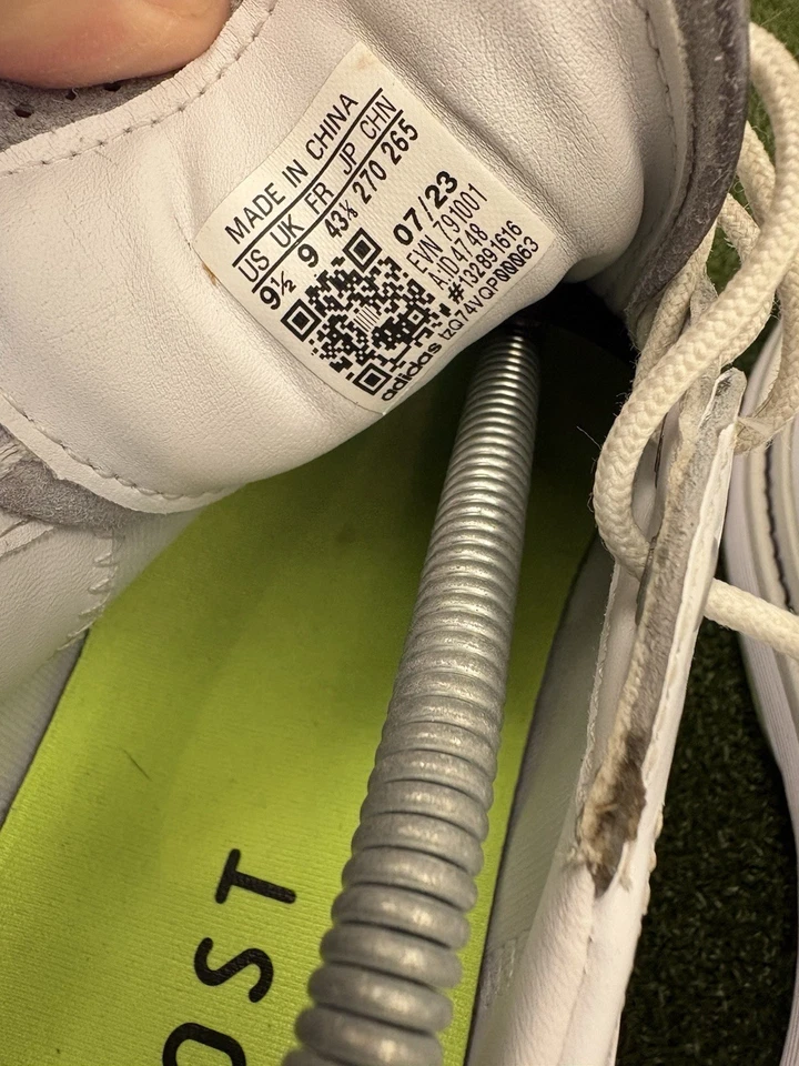 Zapatos de golf Adidas MC80 Oxford sin clavos para hombre (9,5, blanco/neón) Foto 3 de 4