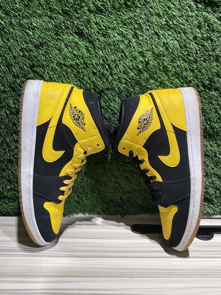 Size 10.5M/12W - Jordan 1 Retro Mid New Love (2017) Sz 10.5M