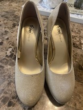 Fioni Gold Sparkle Scallop Pump Heels Women's Glitter Size 7