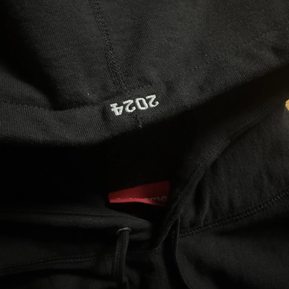 Felpa con cappuccio Supreme Box Logo Nera FW24 - 2024 - Taglia LARGE - Immagine 4 di 4