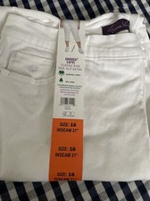 GLORIA VANDERBILT Amanda Capri Classic Rise Side Slit Pants Denim White Size 16