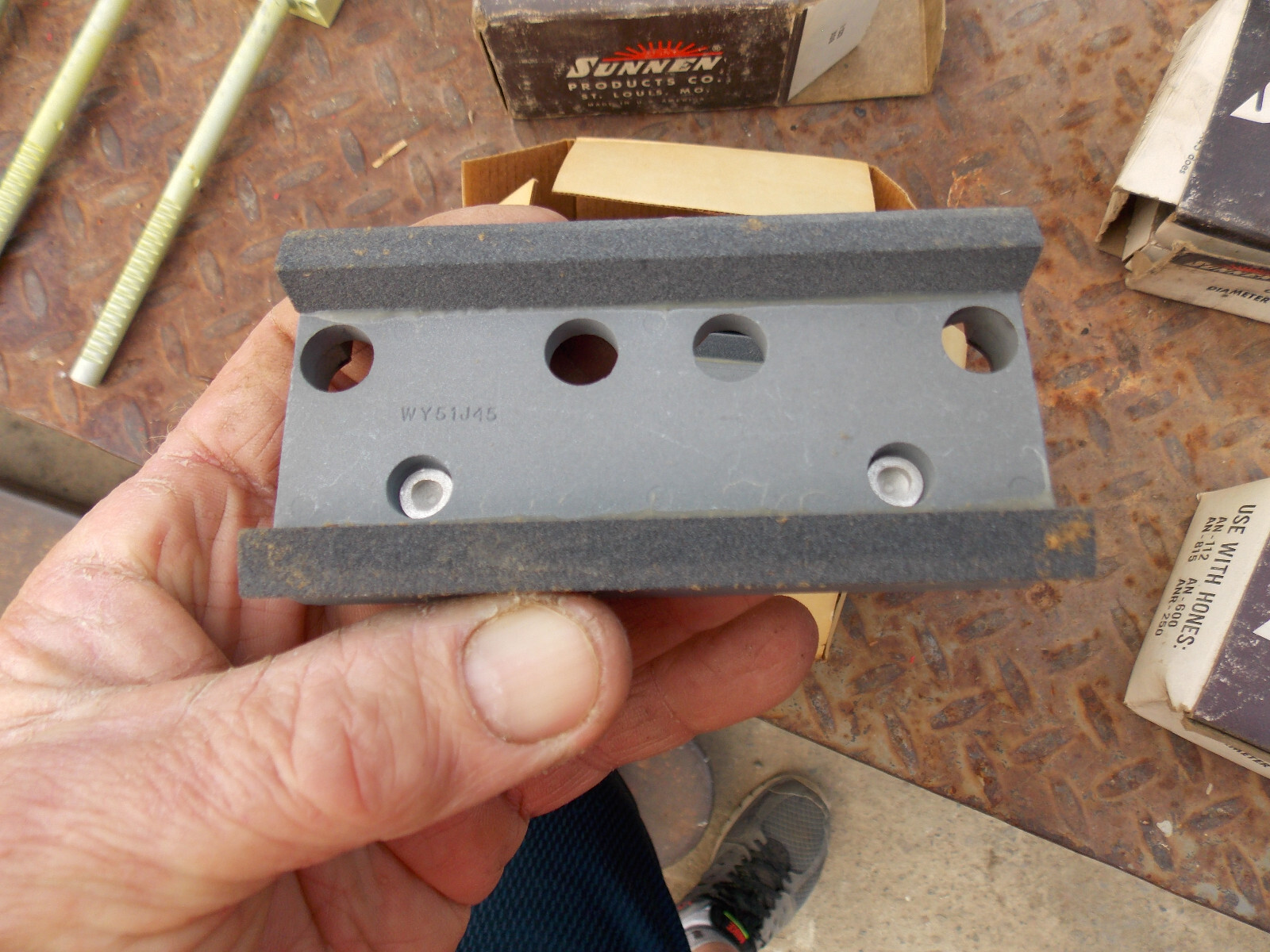 SUNNEN WY51-J45 ONE KEYWAY STONE SET4.5 TO 60 hone honing tool unused in old box