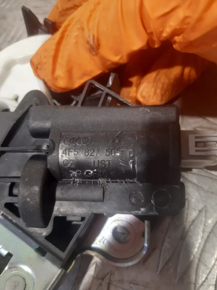 Audi A5 2008 bloqueo tapa maletero cierre 4F5827505D Foto 2 de 2
