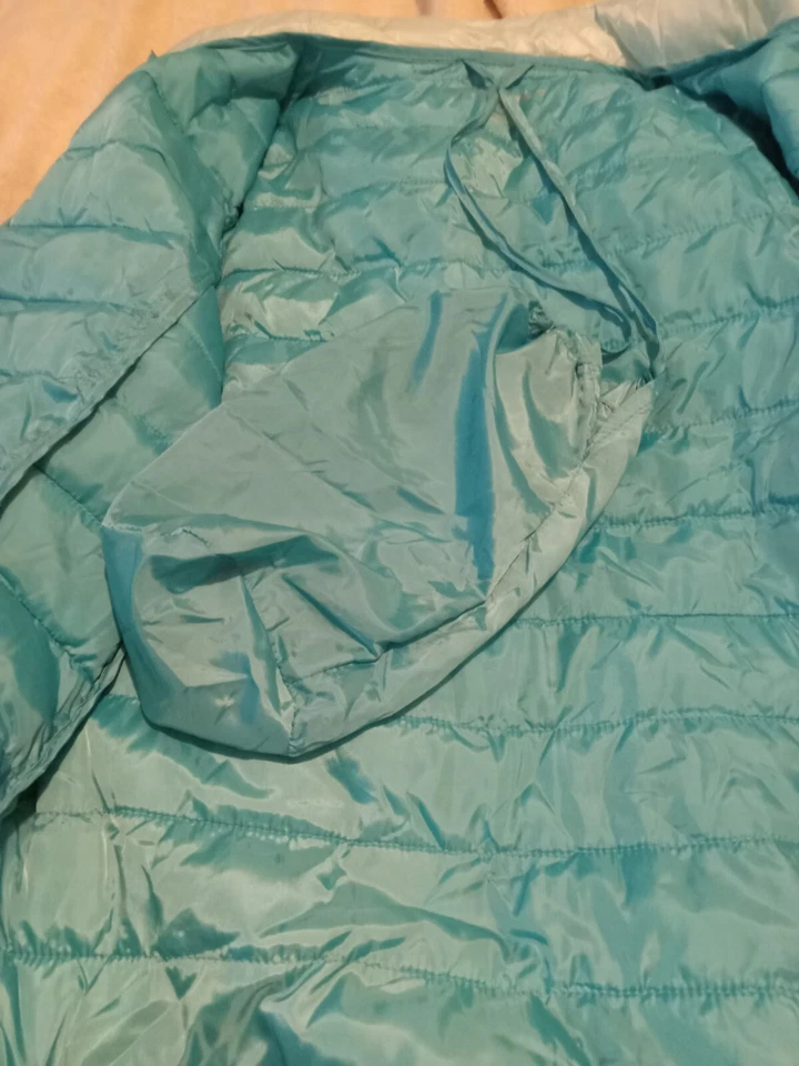 Chaqueta Jackson Hole Puffer Aislada Pacable Ligera Dos Tonos Talla Mediana Foto 4 de 4