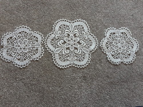 20 X Cream & White Dressing Table Mats, Lace Crochet Doilies, Runners - Picture 5 of 10