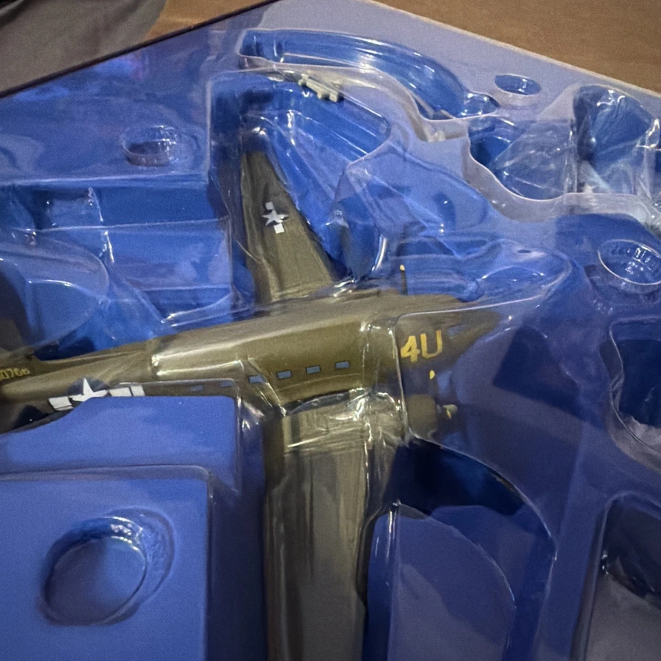 Corgi Aviation AA99148 Douglas C-47 / P-47D / P-51D 60h Anniversary Aircraft Set - Image 2 of 4