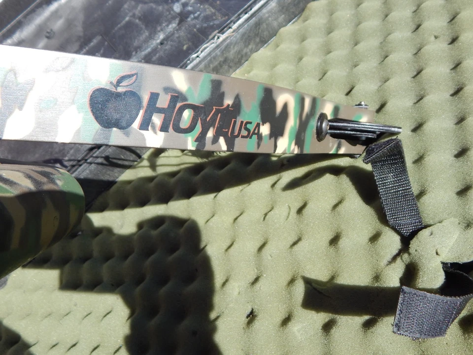 RARE Vintage Hoyt Supreme Left-Hand Compound Bow With Sight in Case 60-70# 31" - Image 3 of 4