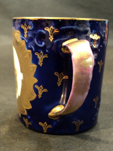 STUNNING PORCELAIN DEMITASSE GILT CABINET PORTRAIT CUP - Picture 5 of 7