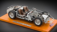 M-109 Maserati 300 S 1956 Rolling Chassis Wooden Base 1:18 CMC