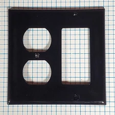 Leviton Black 1-Decora Switch 1-Duplex Receptacle 2-Gang Midsize Wallplate Cover