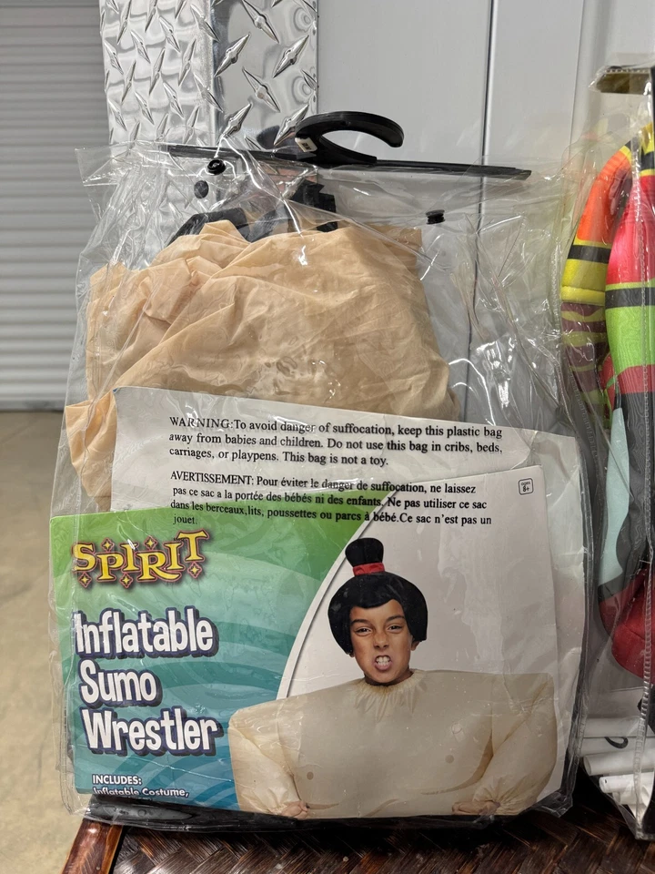 Disfraz Jurassic Park Ride-Along + Sumo Inflable Spirit Halloween Oficial - Image 3 of 4