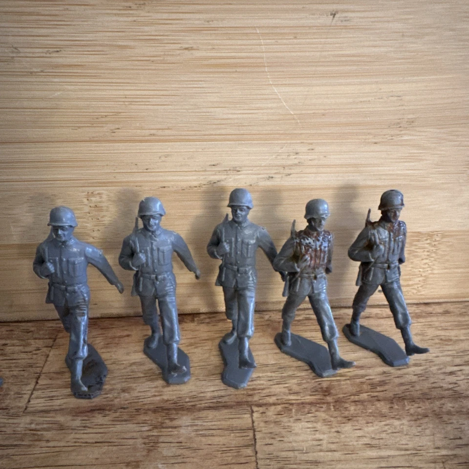 Lote de 19 figuras de acción del ejército de infantería de Estados Unidos de colección Marx GRIS OSCURO hombres del ejército Foto 2 de 4