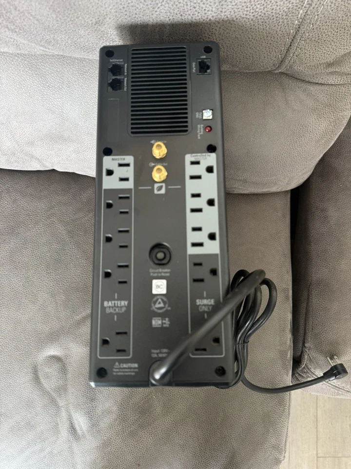 UPS de respaldo de batería APC BX1500M 1500VA 900 W - sin baterías Foto 2 de 4