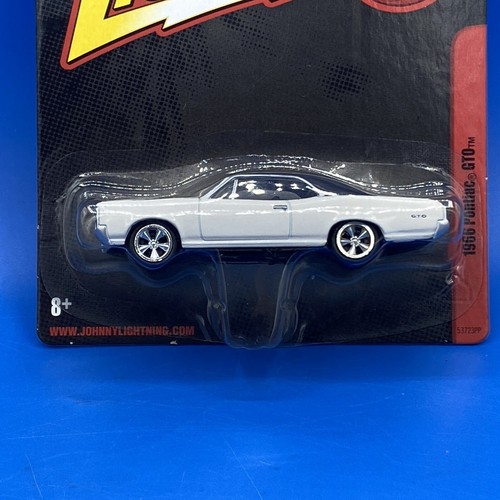 Johnny Lightning 2010 2.0 1966 Pontiac GTO White Black Card 1/64 - Picture 4 of 12