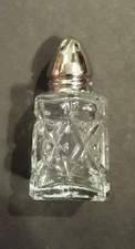 VINTAGE FIRST CLASS AIR TRAVEL INDIVIDUAL SALT/PEPPER SHAKER GLASS W/ SILVER LID