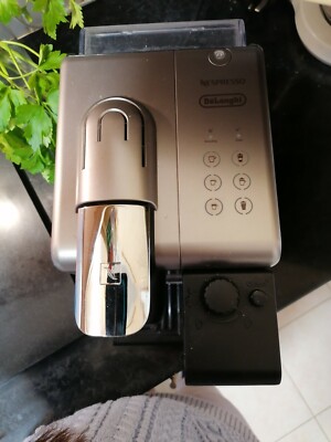 De'longhi Nespresso Lattissima Touch Single Serve Capsule Coffee