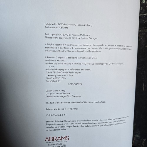 Modern Top-Down Knitting – Kristina McGowan – Sweaters Dresses Skirts – 2010 HC - Picture 5 of 10