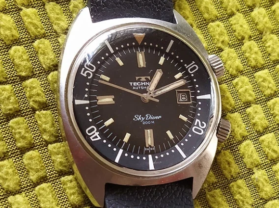 希少 美品 テクノス TECHNOS SUPER DIVER スイス製 メンズ Technos Skydiver 200M Super Compressor Automatic Black Dial Date