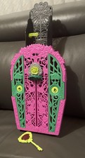 Monster High Venus Skulltimate Secrets Garden Mysteries Doll Case & Accessories