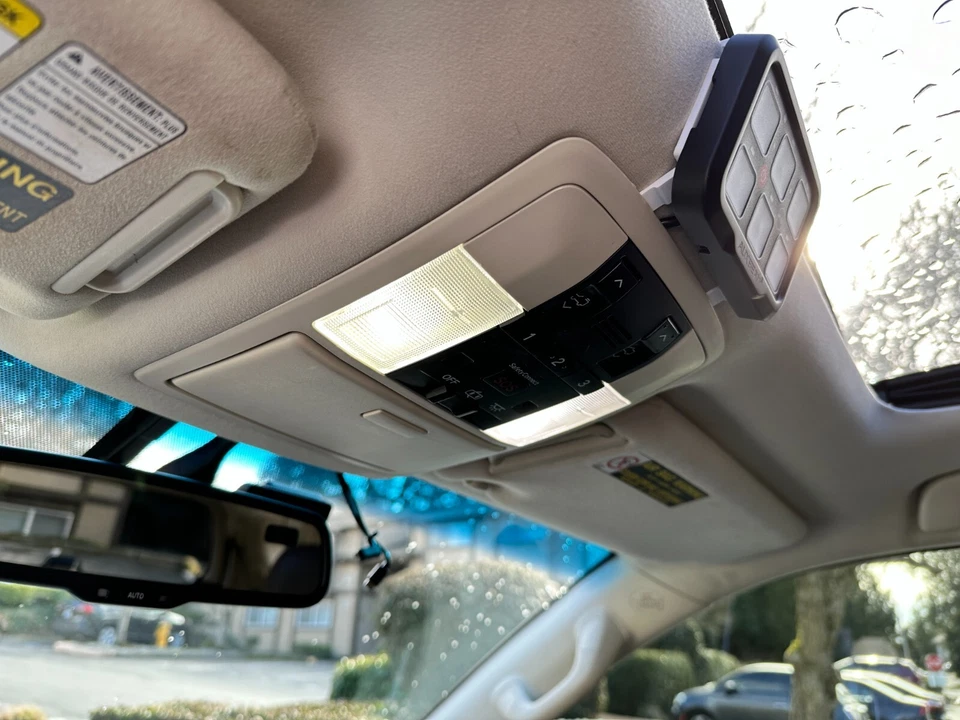 Soporte de montaje AuxBeam para Lexus GX460 - Panel de interruptores Foto 2 de 4